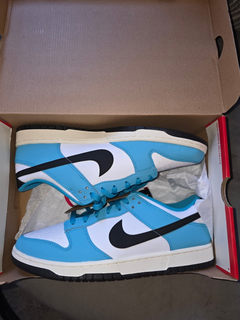 Nike Low-Top Sneakers in White, Carolina Blue & Black N7